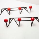 Coatrack 60s black and red 4 balls