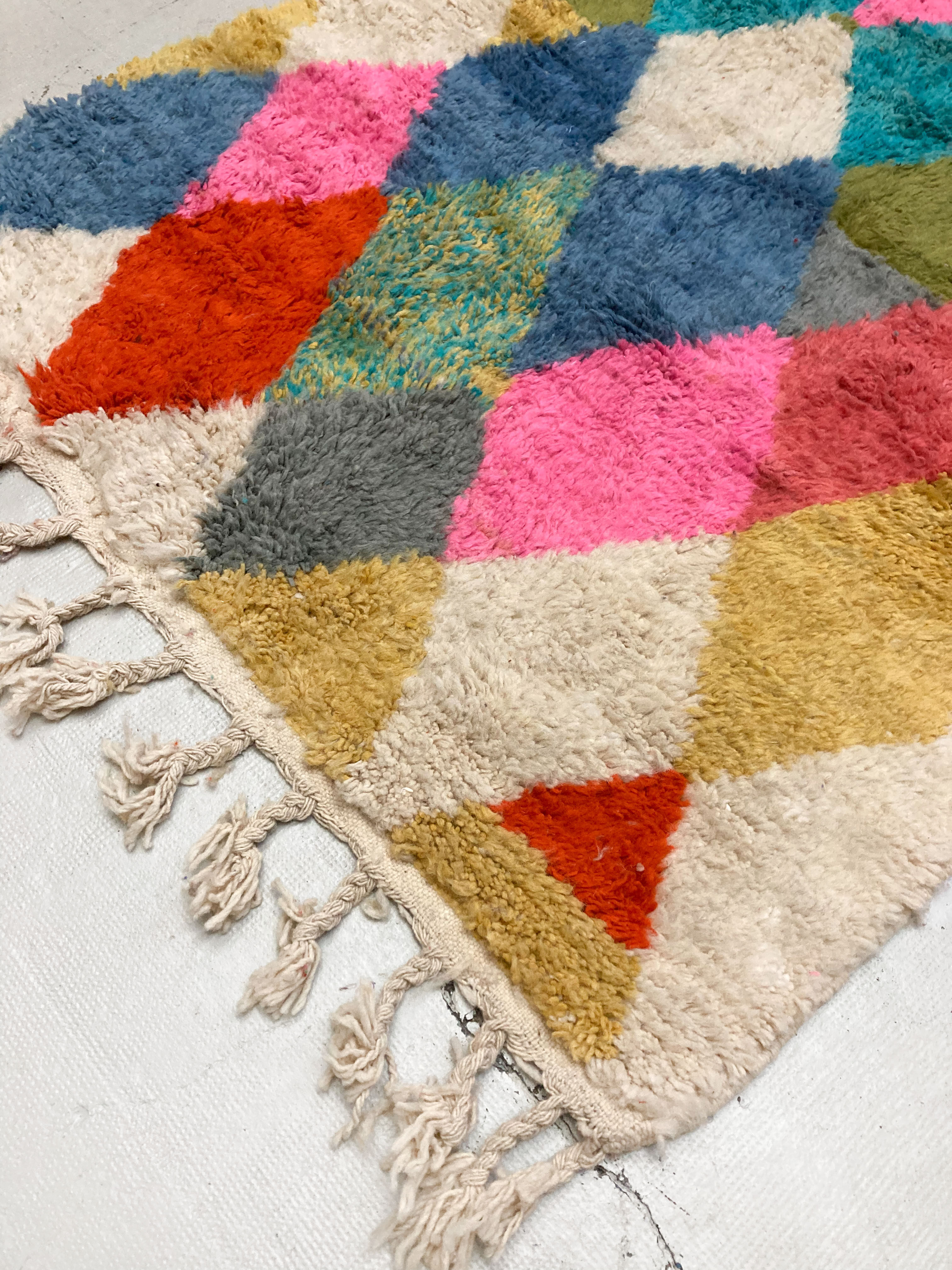 Moroccan Berber rug Boujaad ecru multicolored diamonds 232x147cm