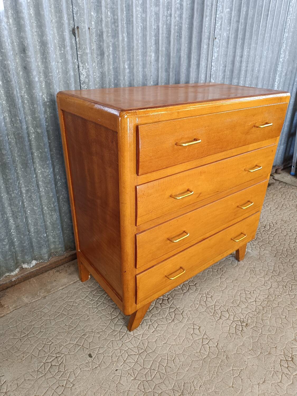 Commode en bois vintage