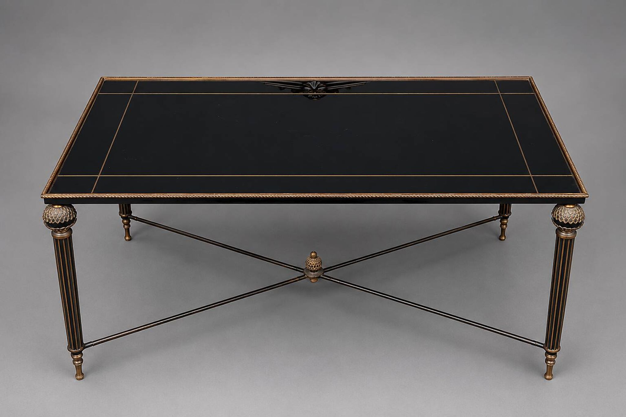 Table basse française néoclassique vintage.
