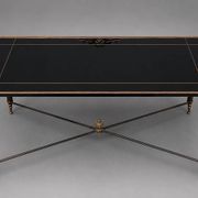 Table basse française néoclassique vintage.
