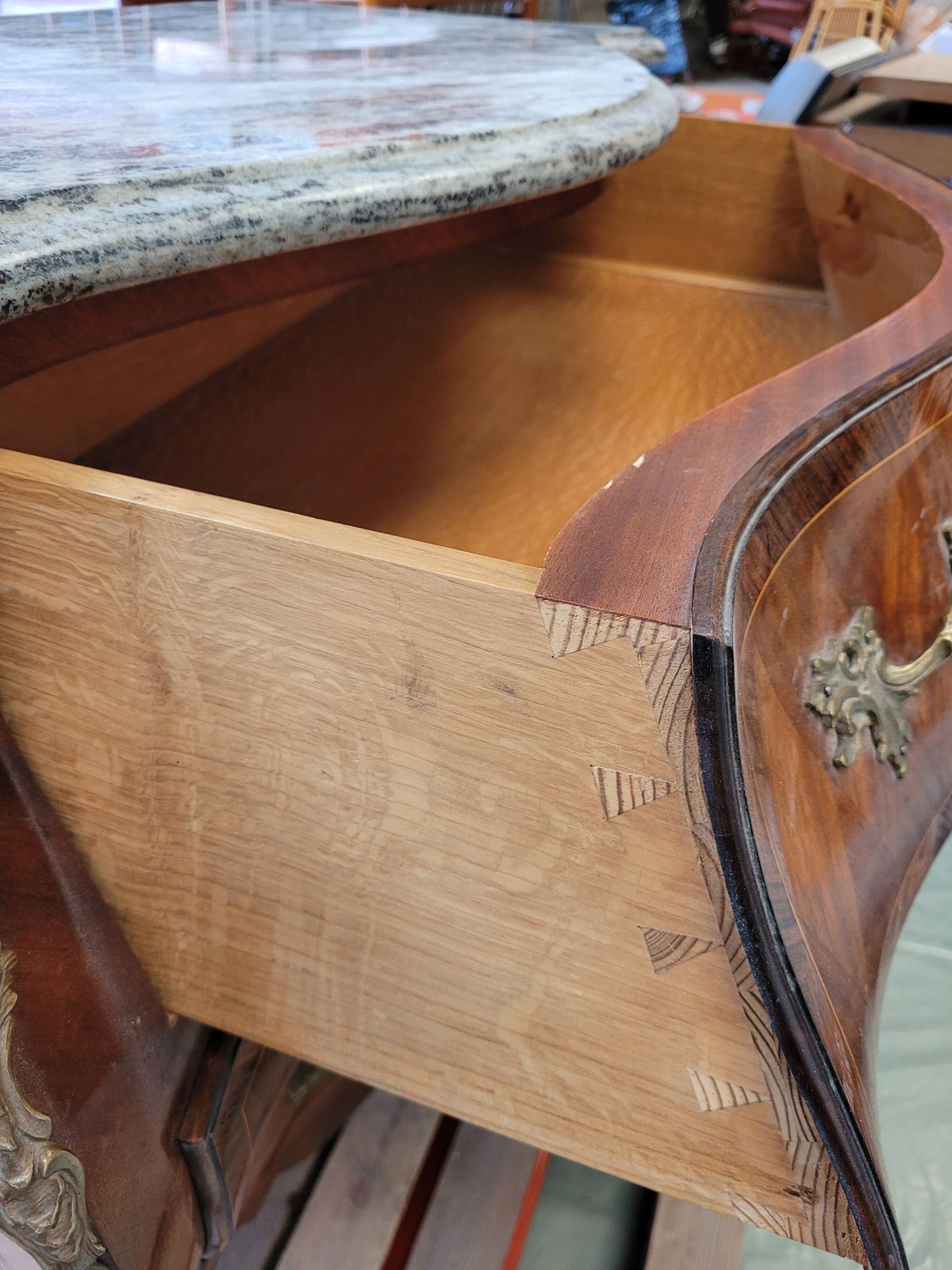 Domed chest of drawers in green marble brass marquetry from Germany