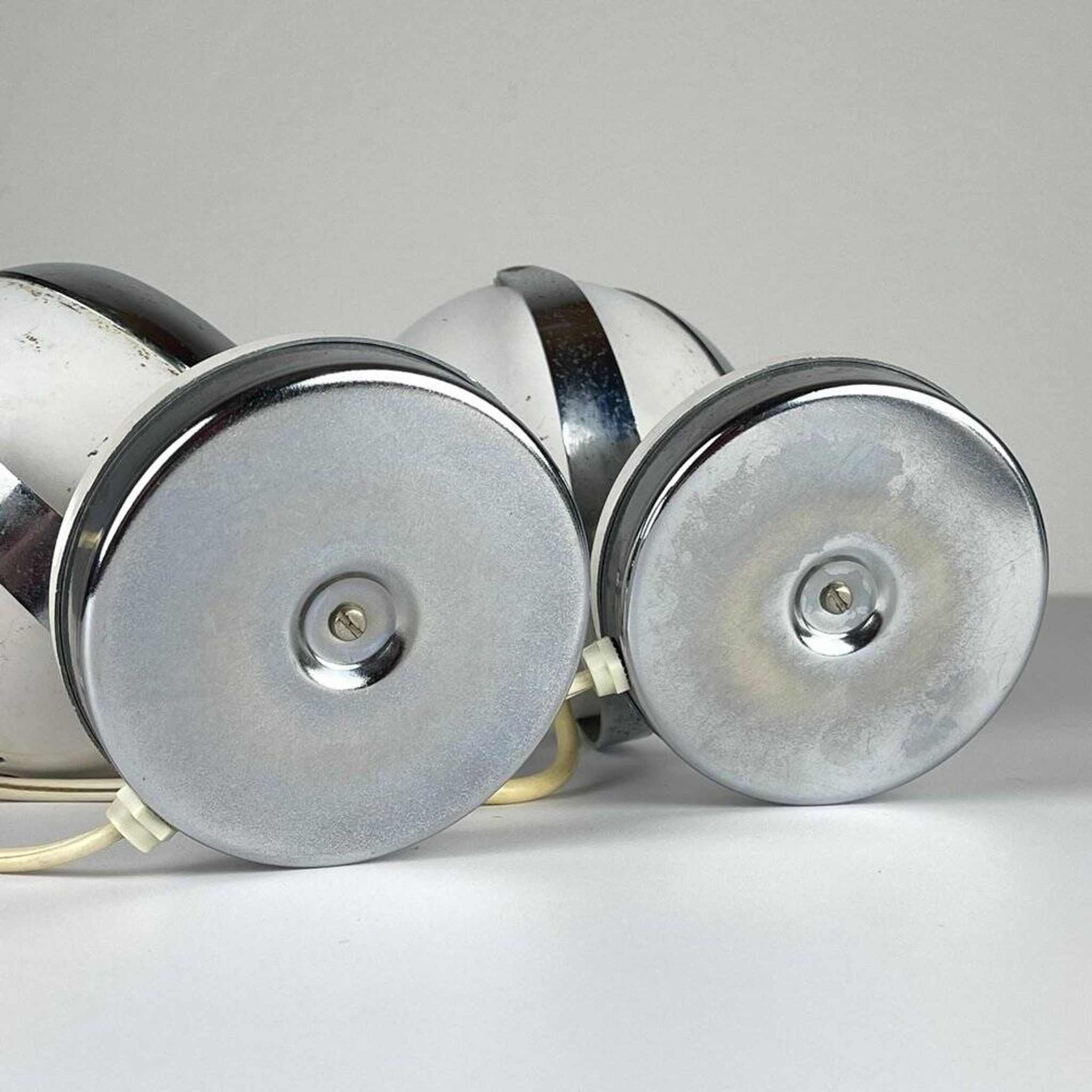Lampes de bureau blanches du milieu du siècle, années 1960, ensemble de 2