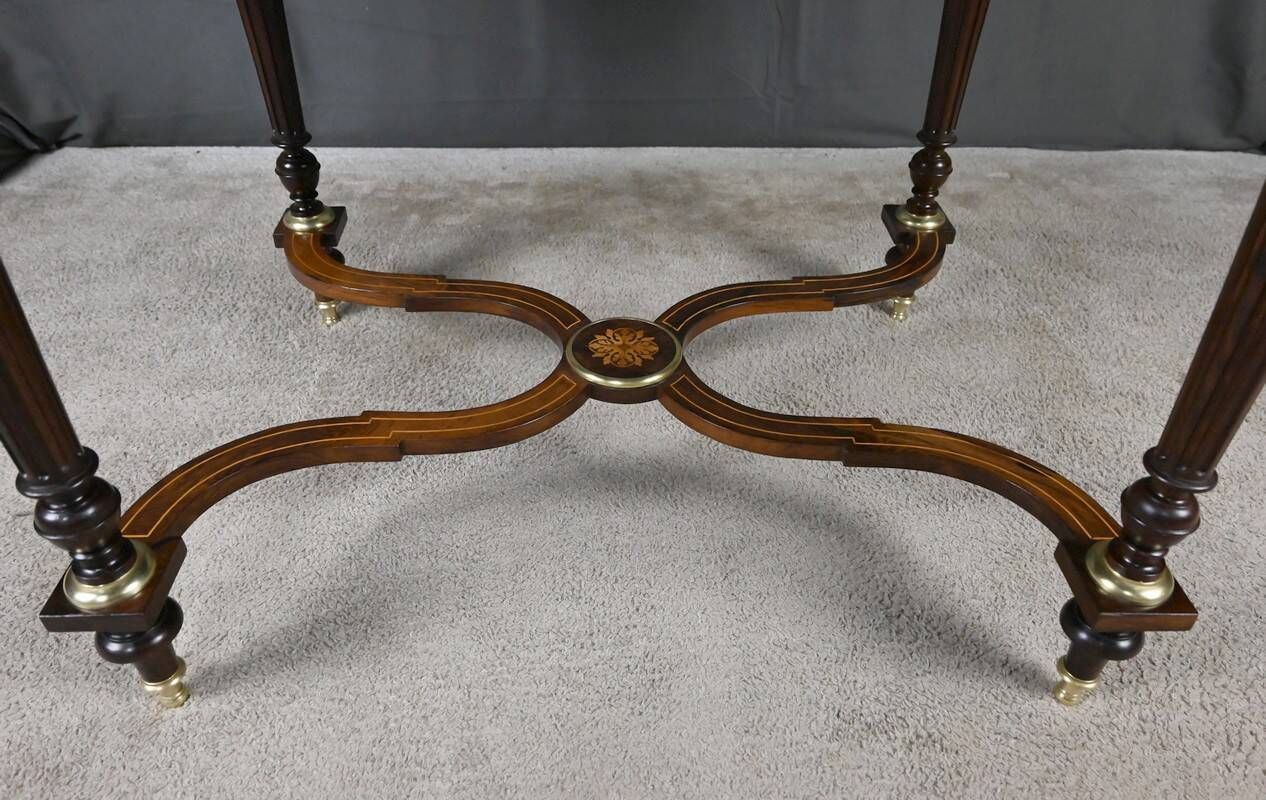 Middle table in rosewood veneer, Napoléon III period – 2nd half of the 19th century.