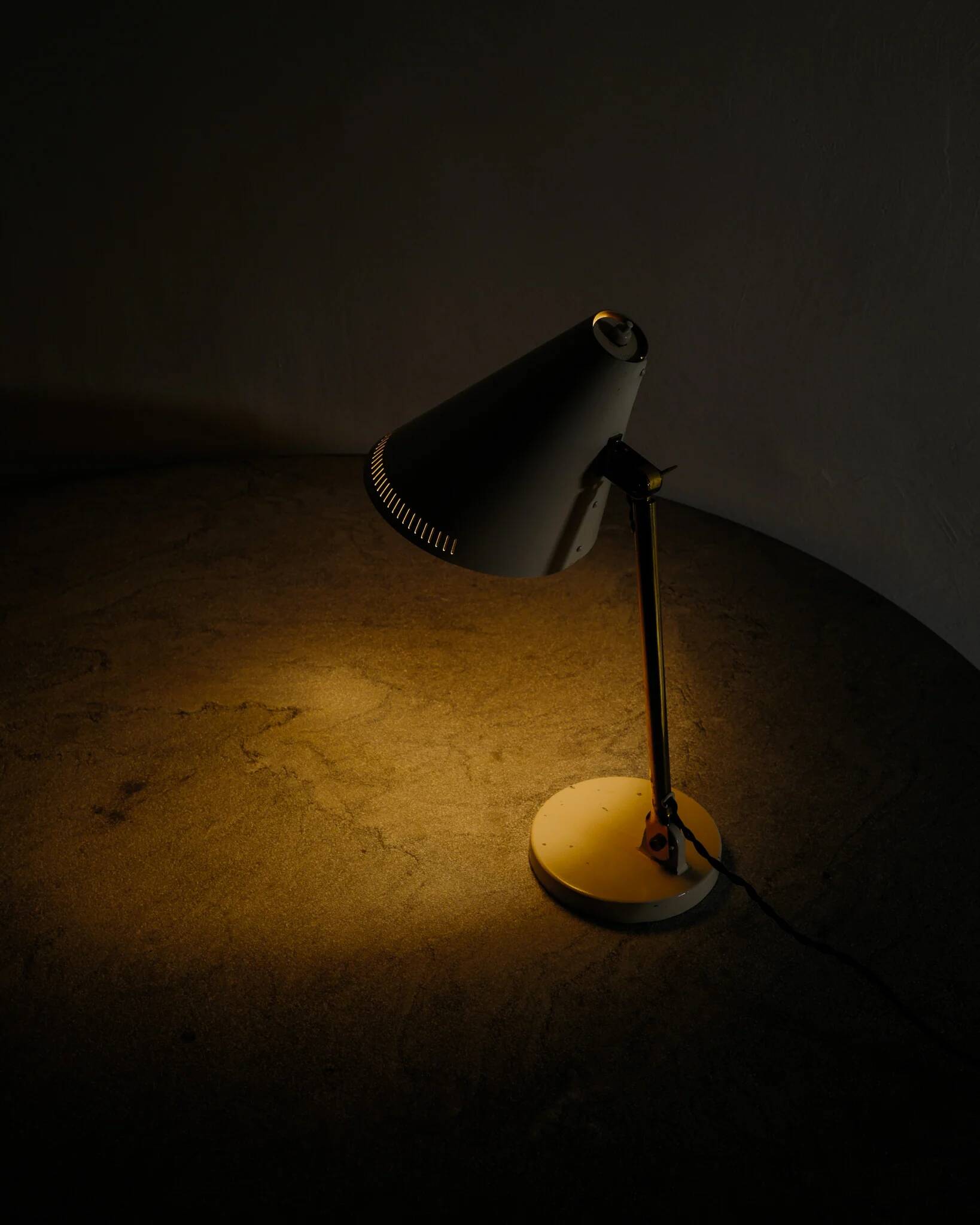 White Finnish Mid Century "9222" Table Desk Lamp by Paavo Tynell, 1940s