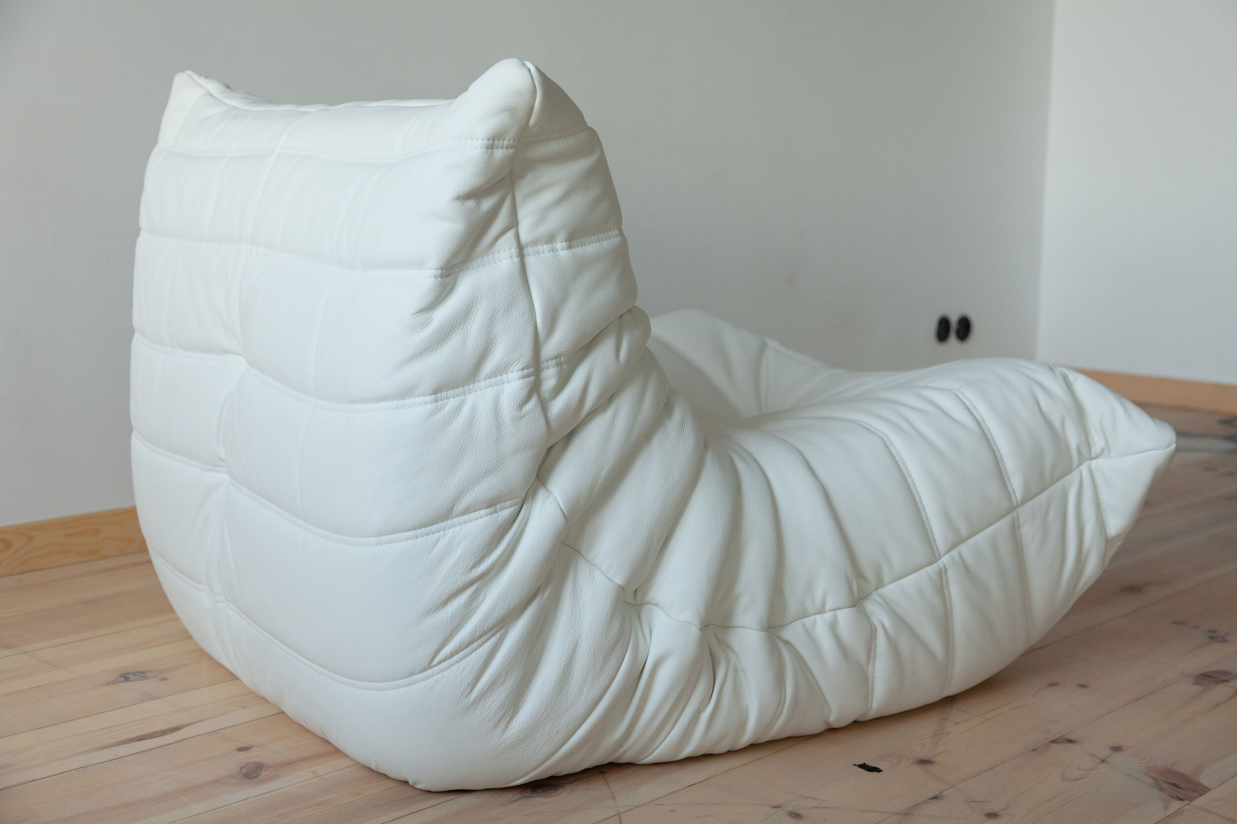 Togo white leather model designed by Michel Ducaroy 1973