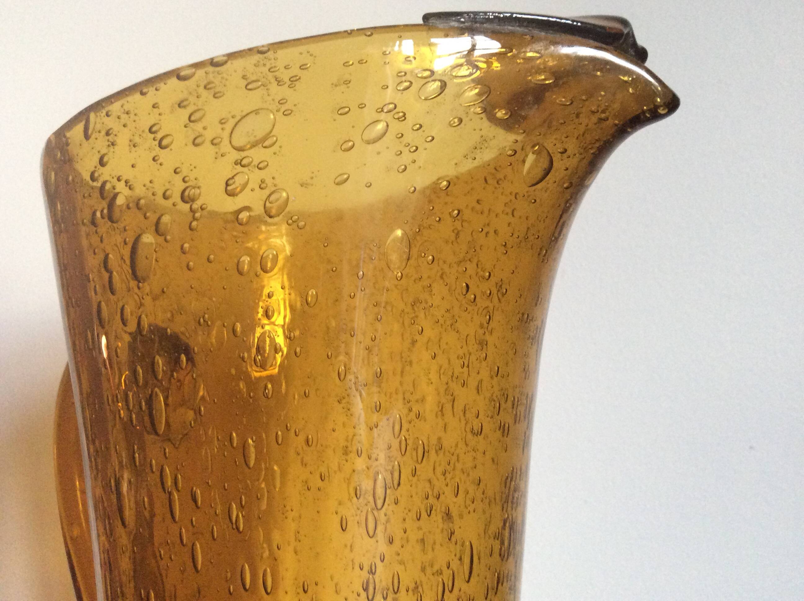 Pichet en verre bullè