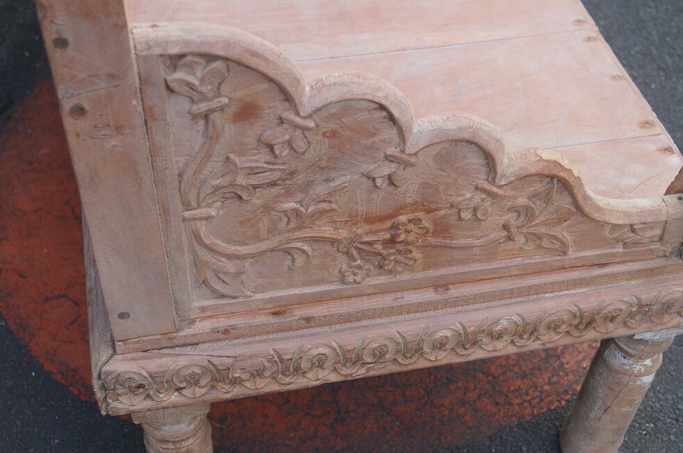 Carved bench of Pakistan