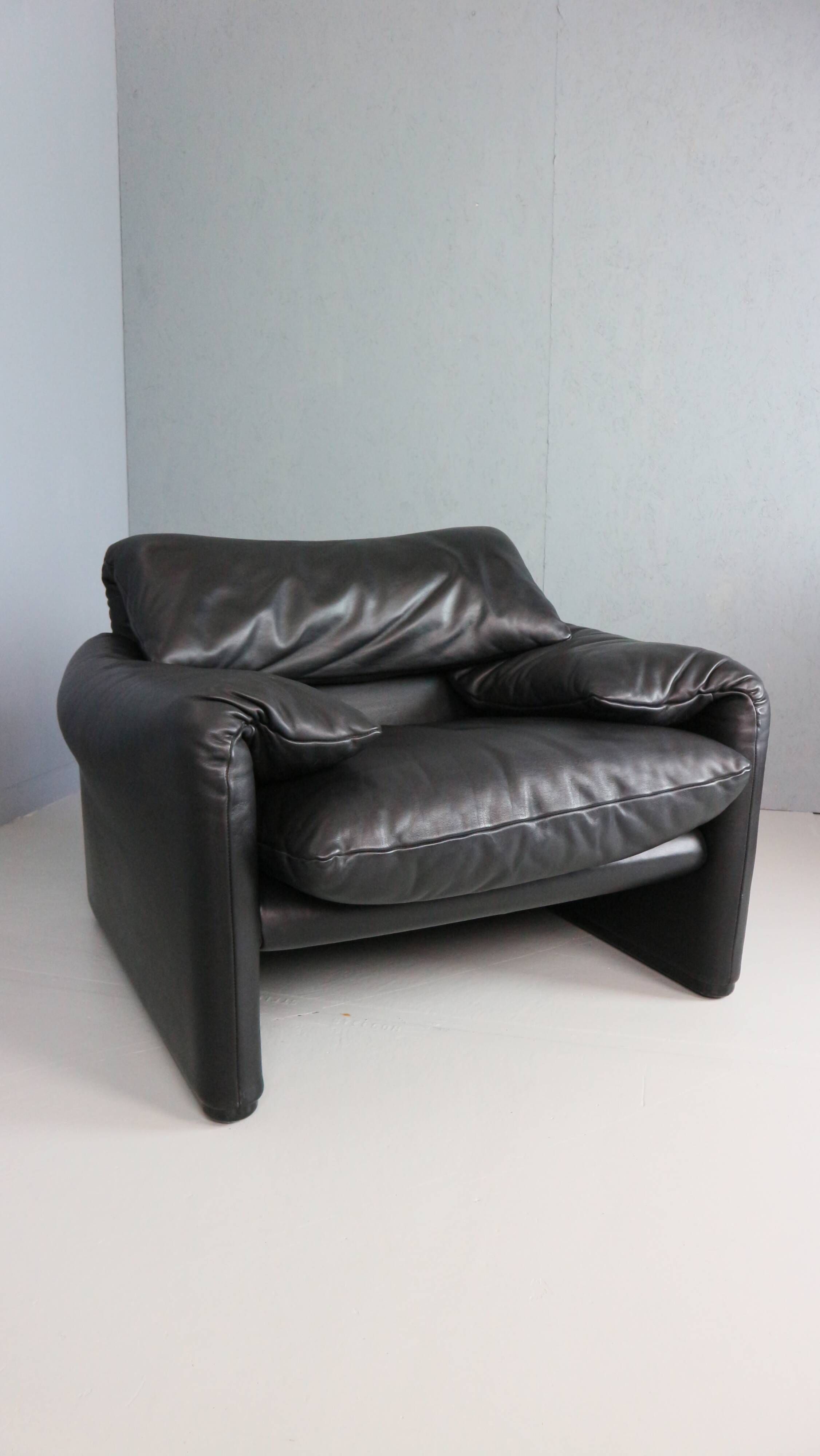 Vico Magistretti Maralunga Black Leather Lounge Chair for Cassina, 1980s