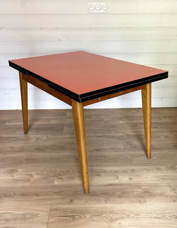 Table Formica Vintage 1960 – Pieds Compas & Rallonges – Rare Coloris Corail