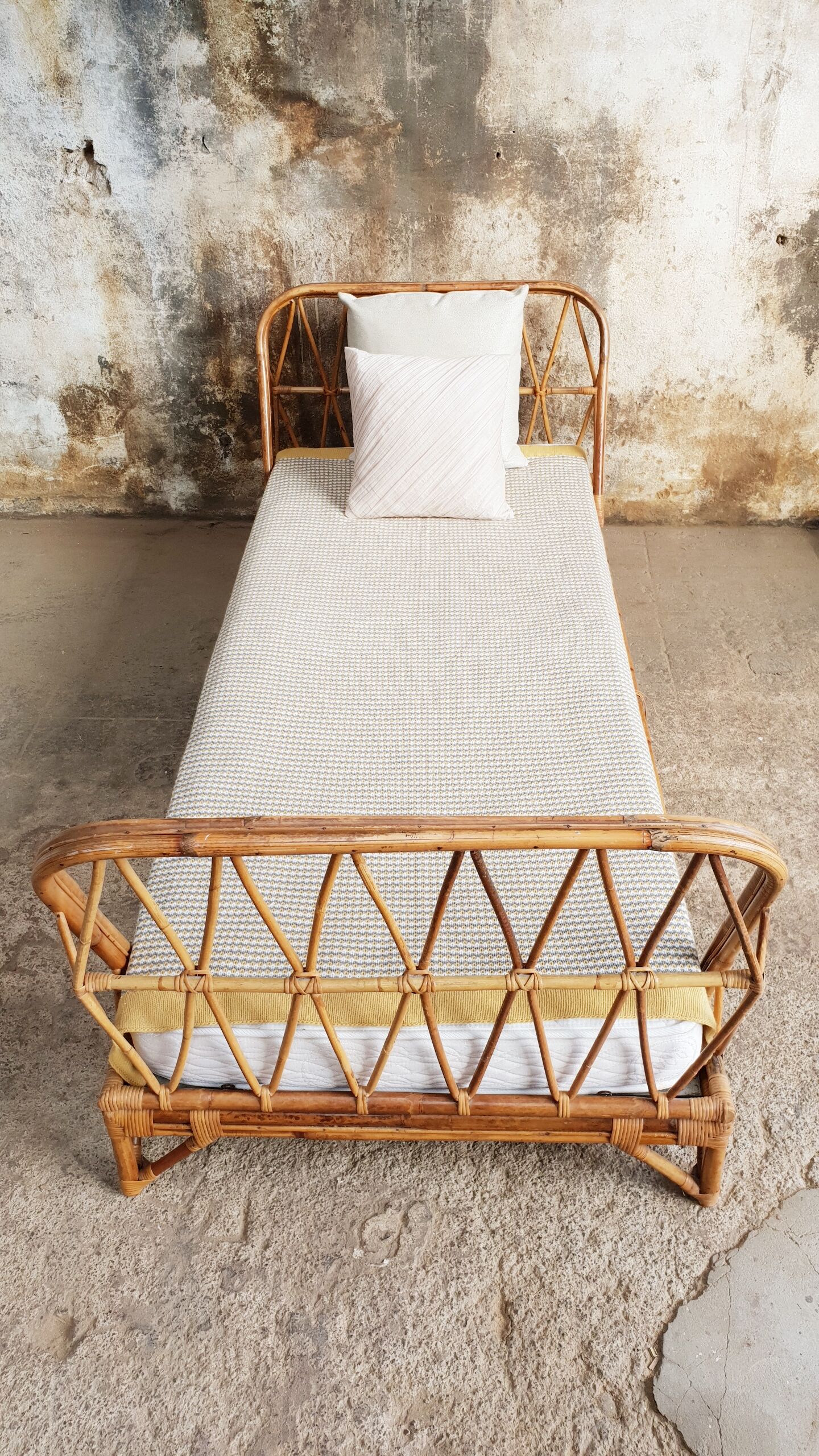 Rattan bed bench