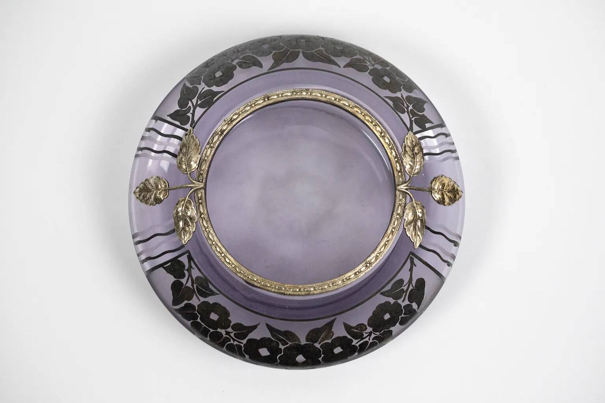 Art Deco vase in mauve glass D'Argyl with a pewter mount.