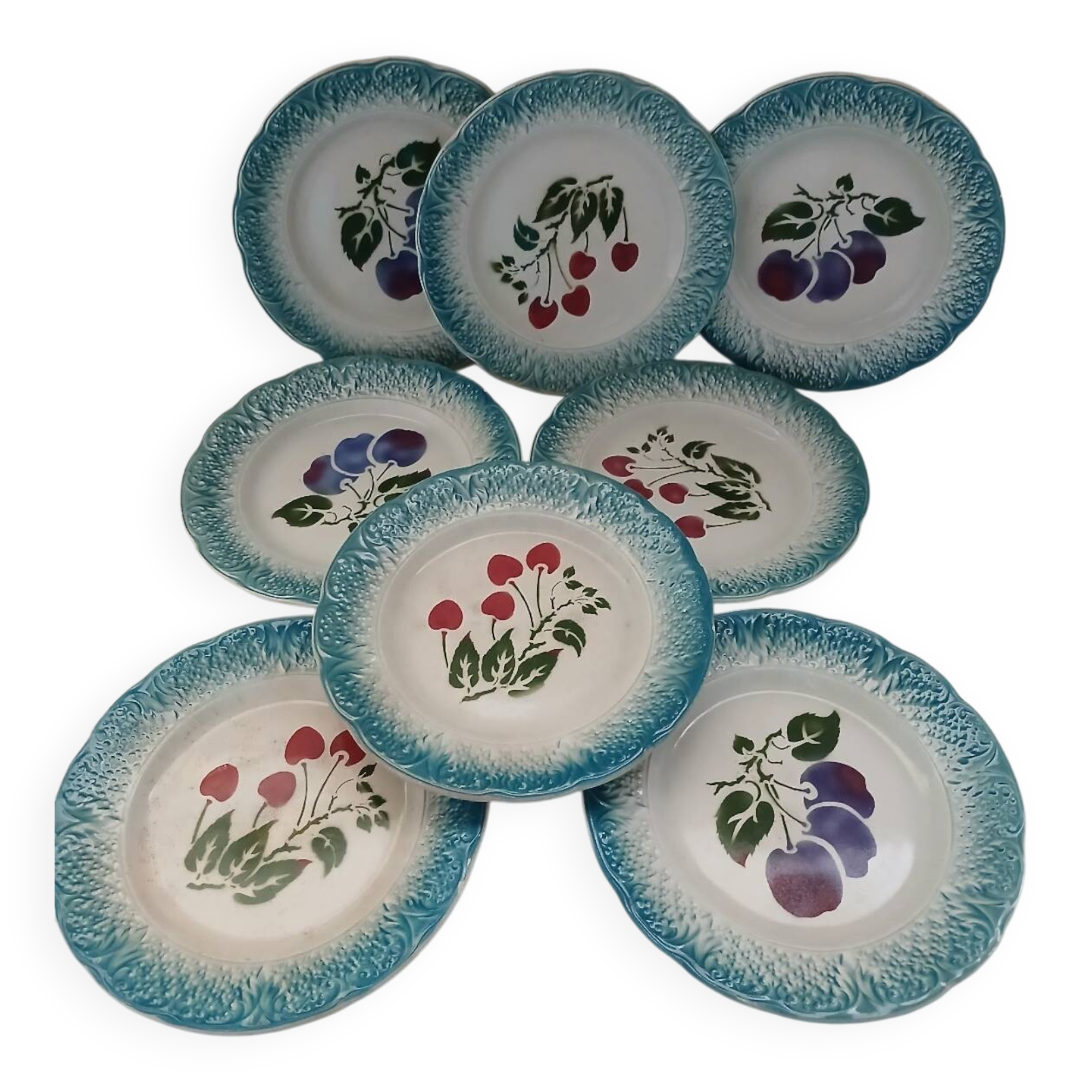 8 assiettes à dessert anciennes en barbotine