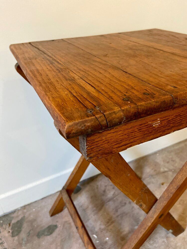 Folding side table in solid wood