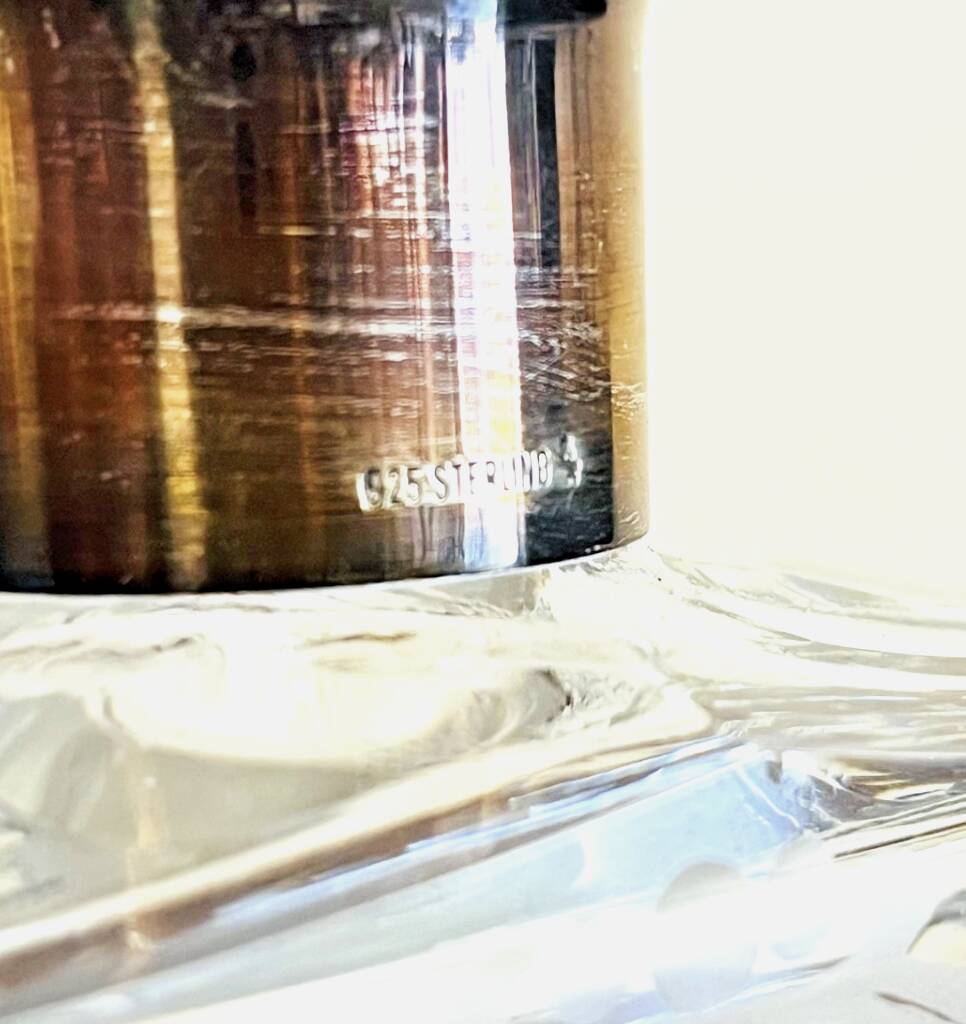 Crystal and 925 silver whisky decanter – Engraved floral decoration