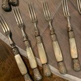 Set of coat of arms fruit cutlery