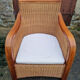 Fauteuil esprit colonial, bois et rotin, accoudoirs