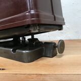 Testut kitchen scale in bakelite