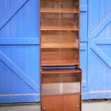 Vintage showcase library