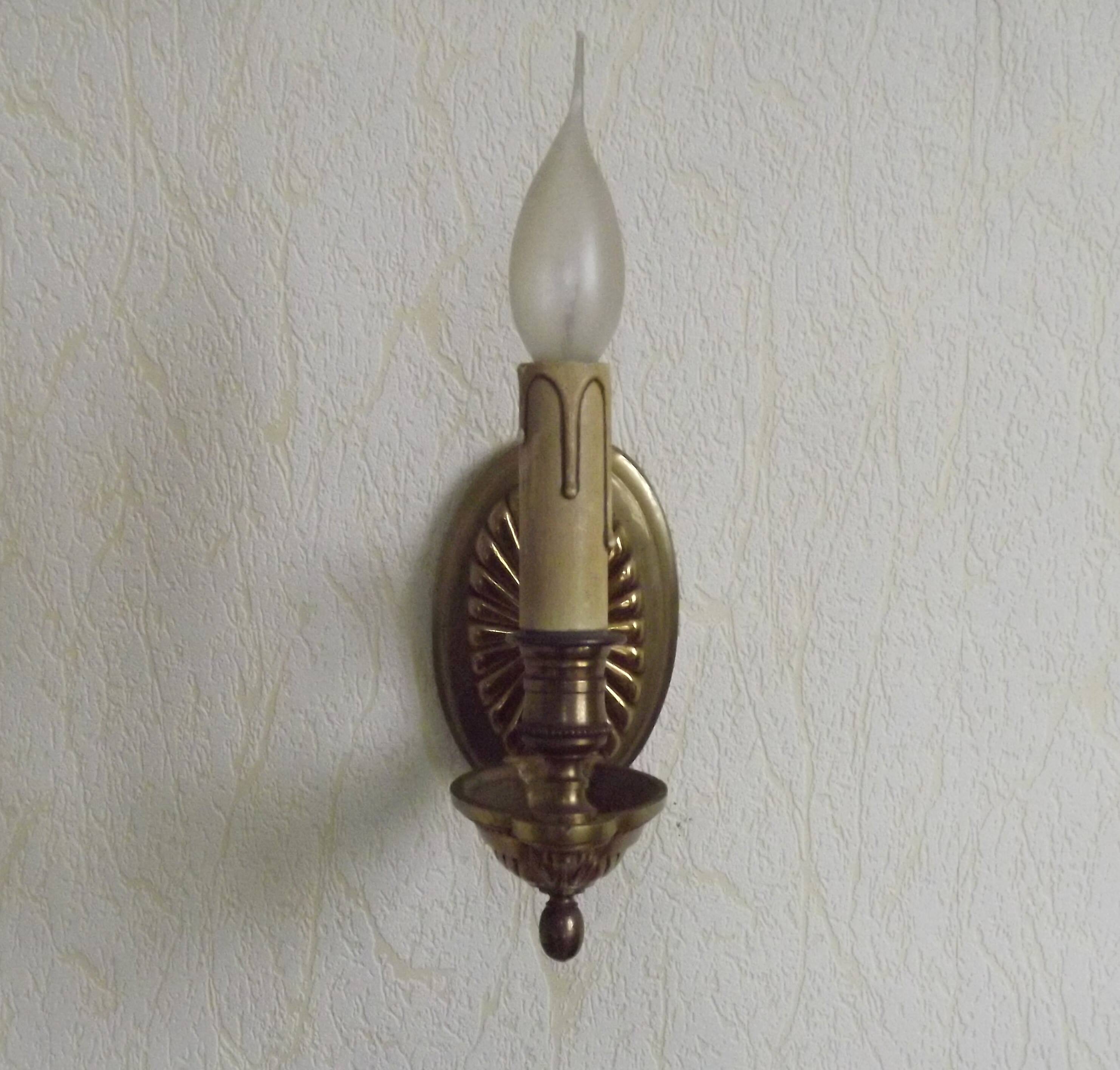 Traditional Empire wall light with eagle head in antique brass 5219