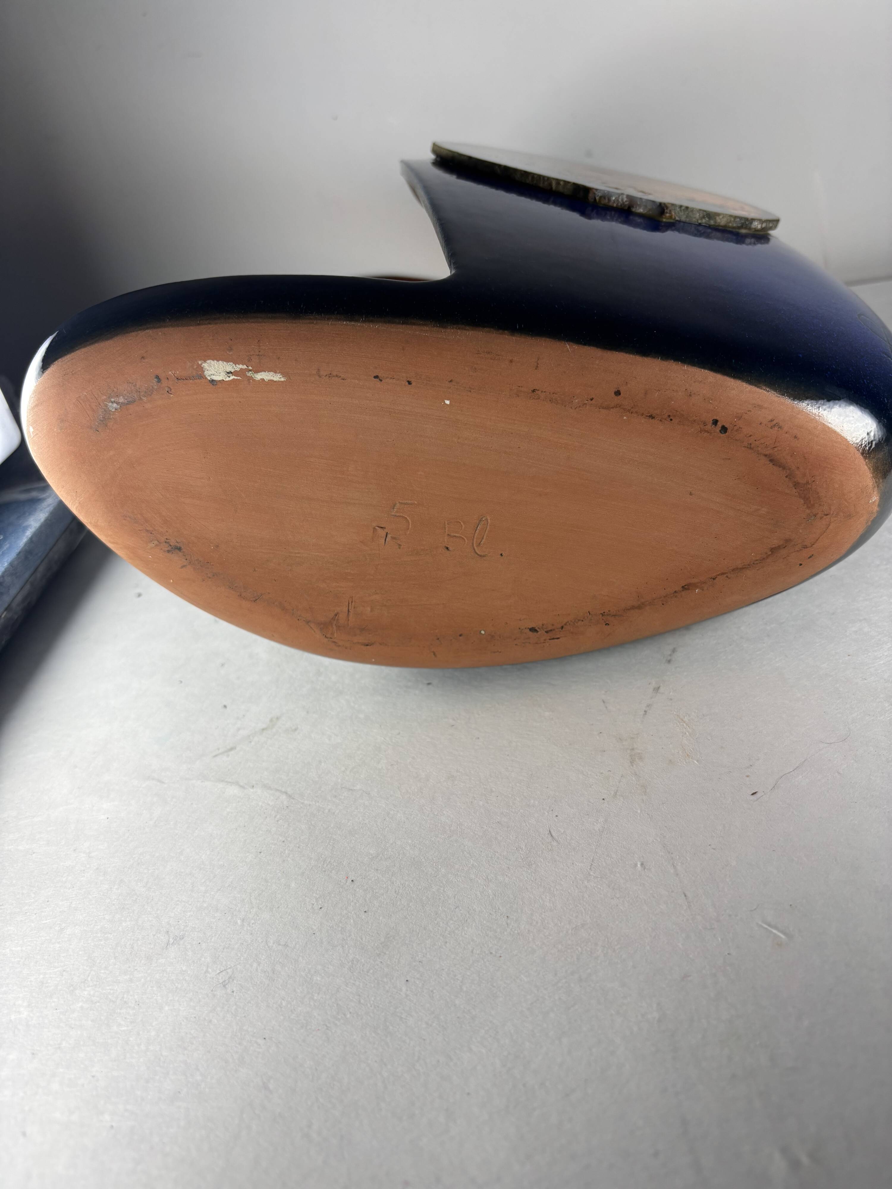 Sculptural lamp in ceramic and slice of agate, France 1970 signed.