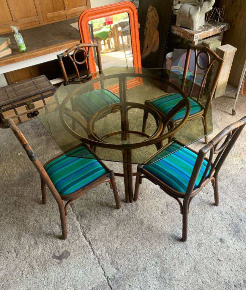 Table et chaises en rotin années 70-80