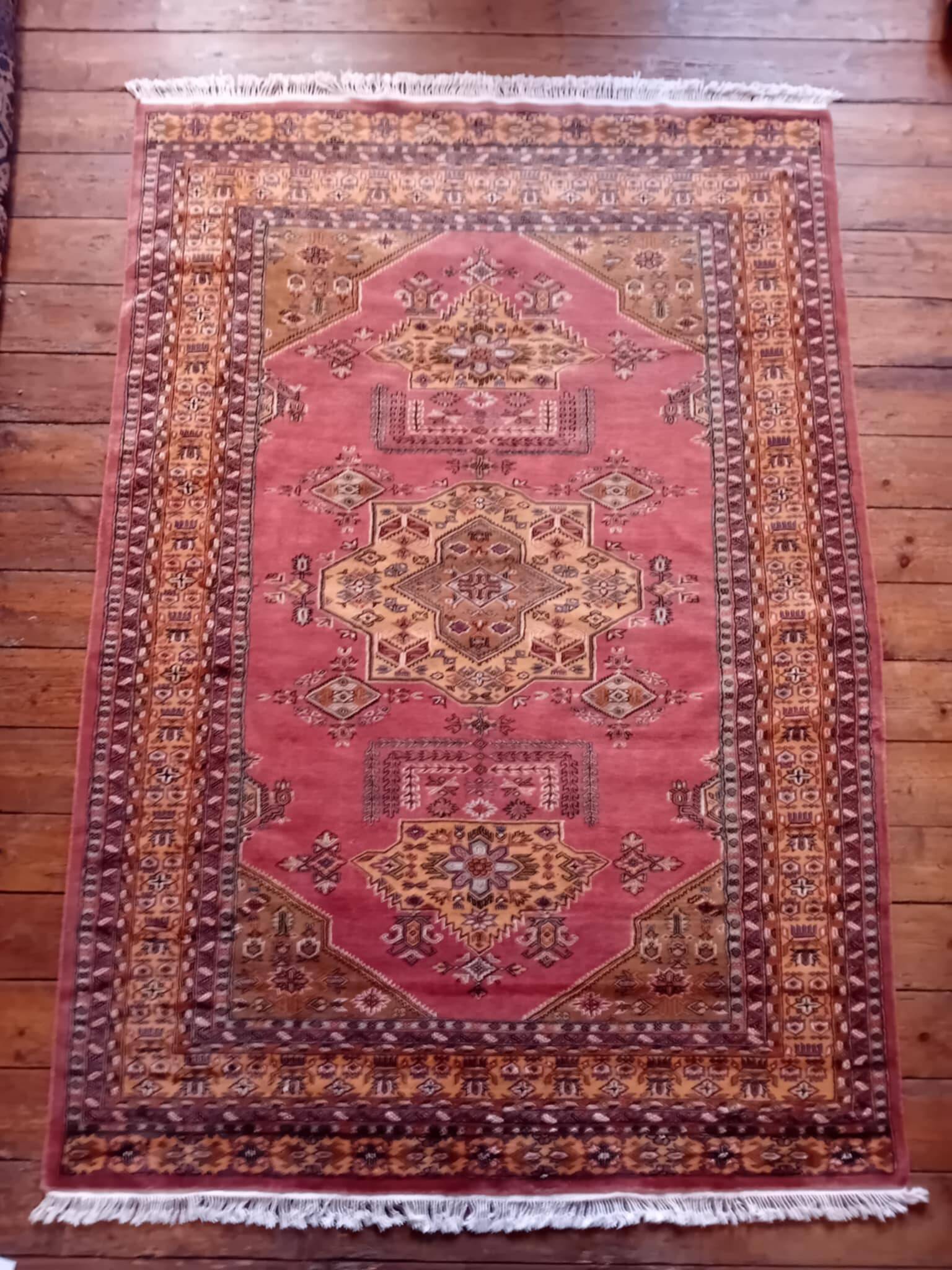 Handmade Pakistani Kafkazi Rug 275x194cm