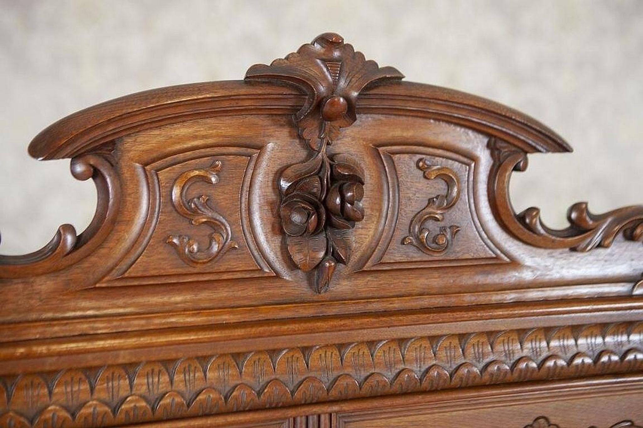 Cabinet de style Renaissance Revival en noyer, 1900