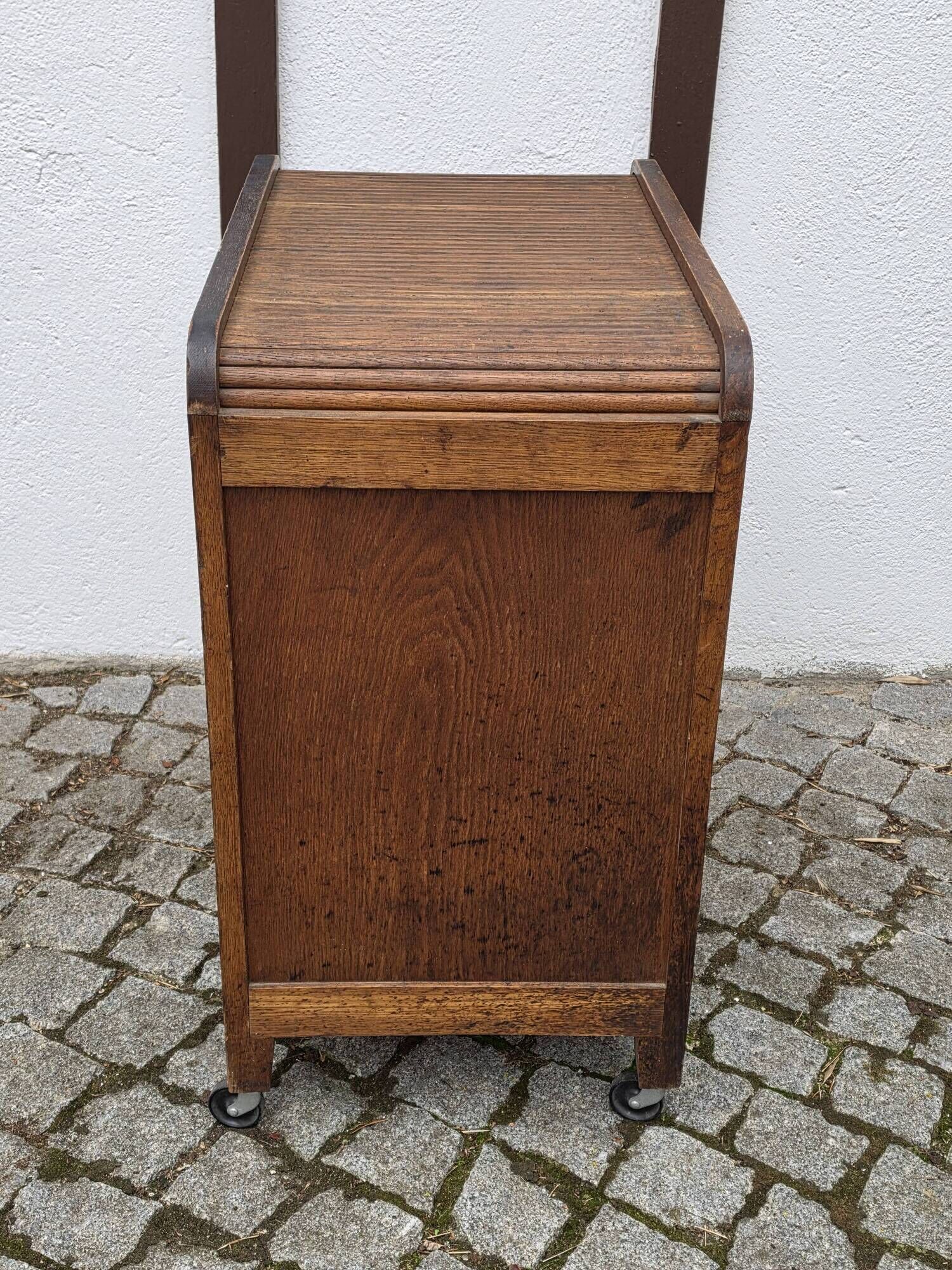 Vintage roll-top desk by the brand Bijou Classeur.