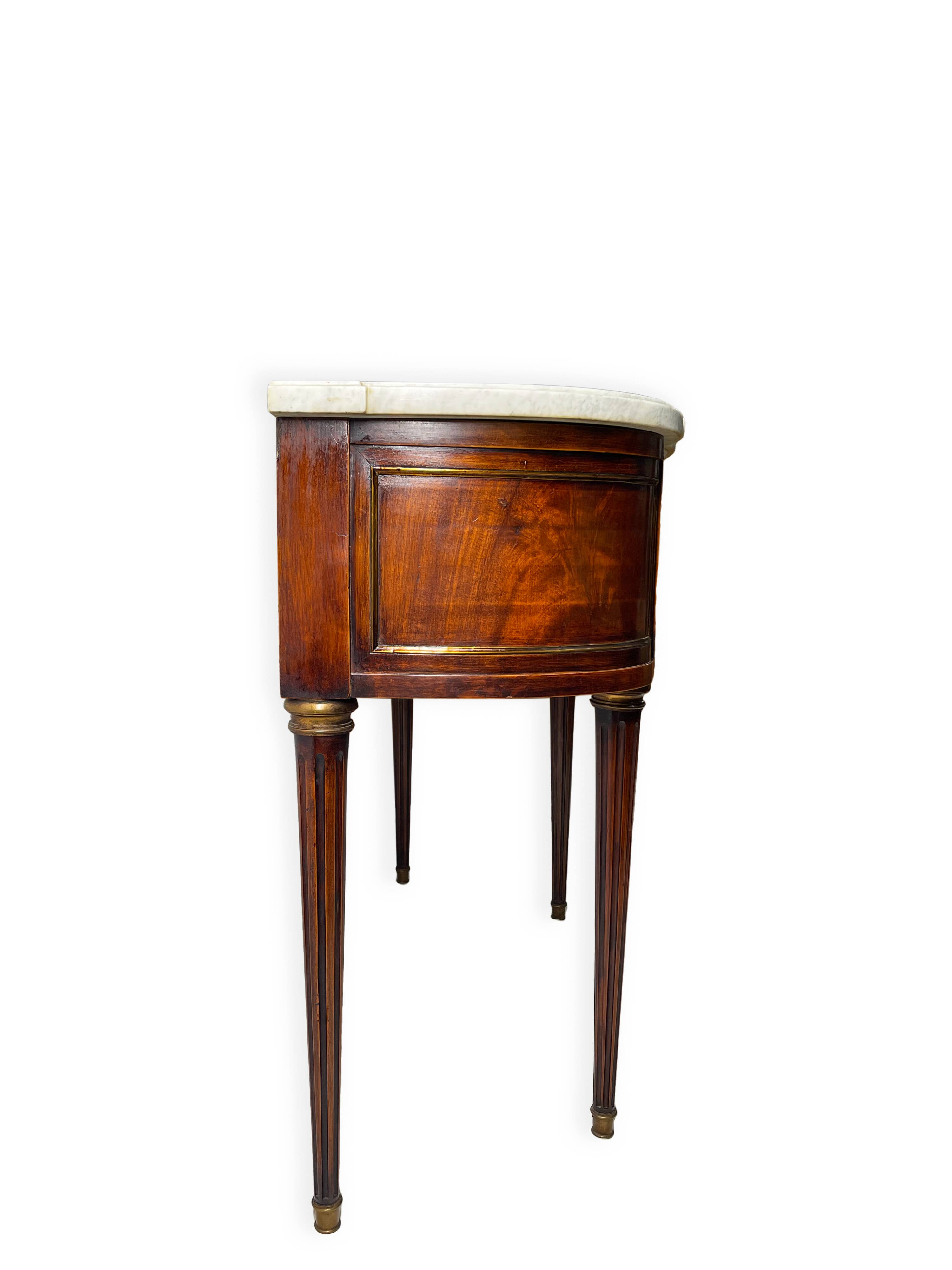 Console française Louis XVI en acajou à plumes, 19ème siècle