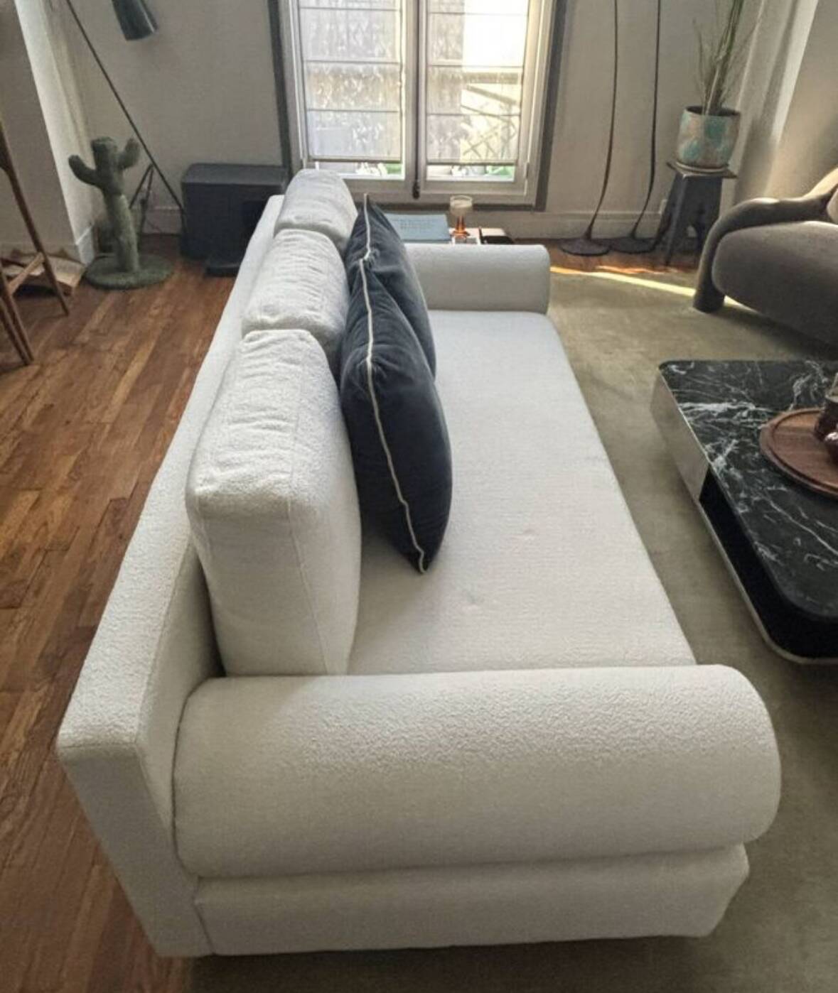 Canapé 3 places Omnight par NV Gallery en tissu bouclette blanche