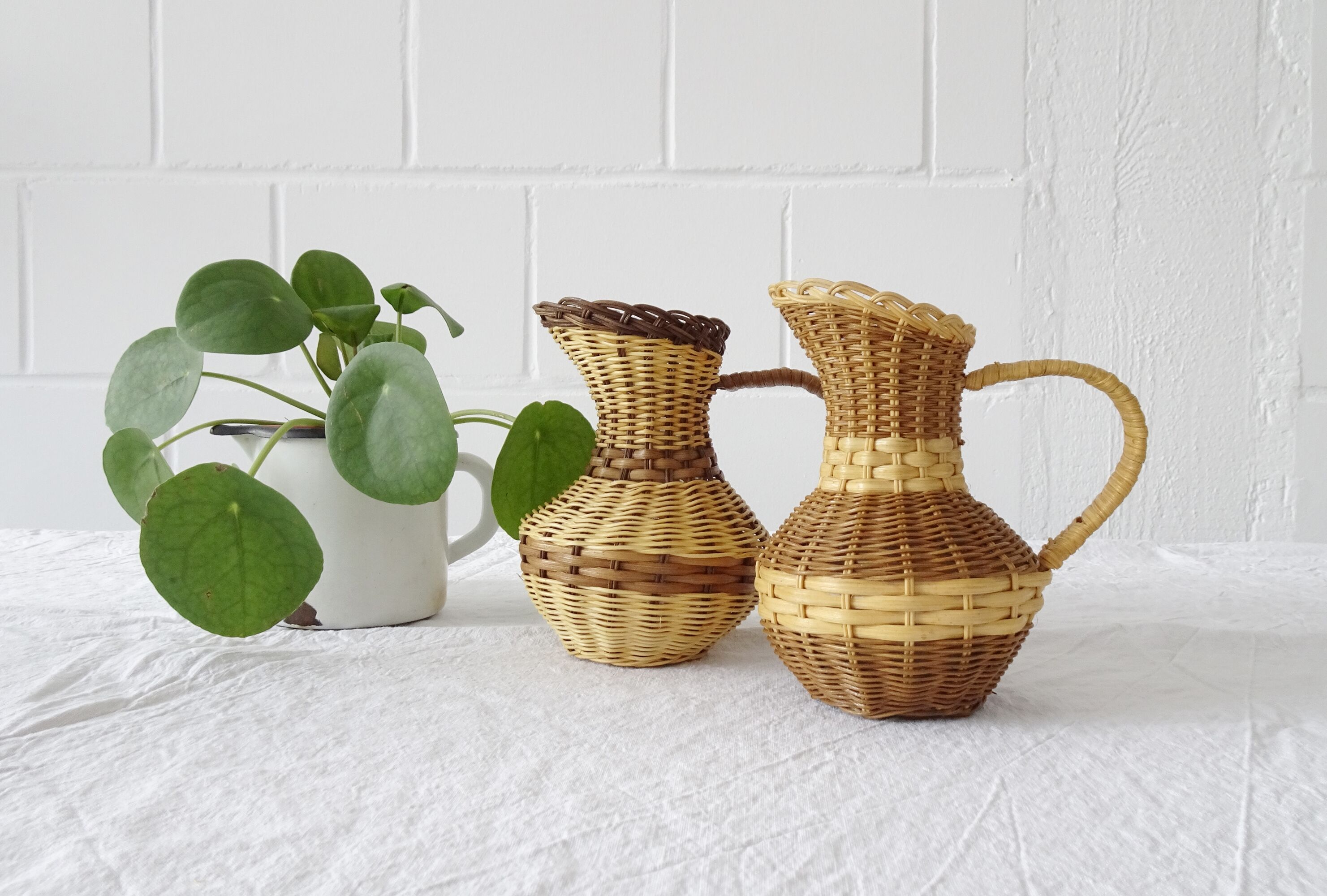 Paire de vases en rotin, vase tressé des années 1960