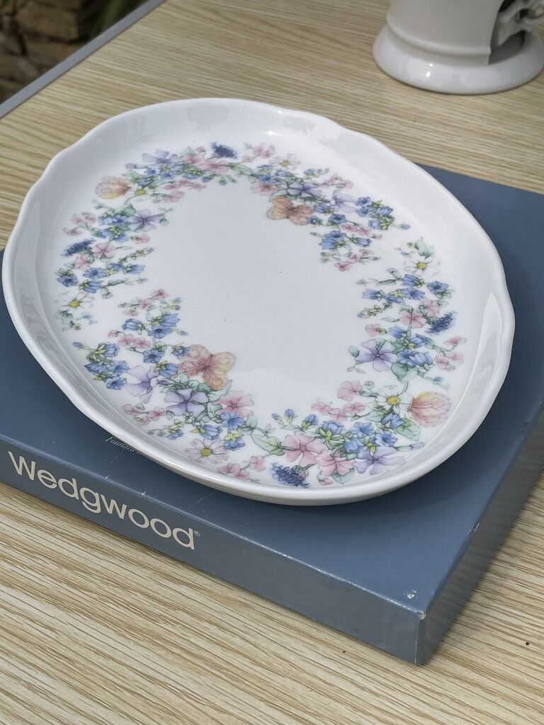 Plat oval à décor floral wedgwood