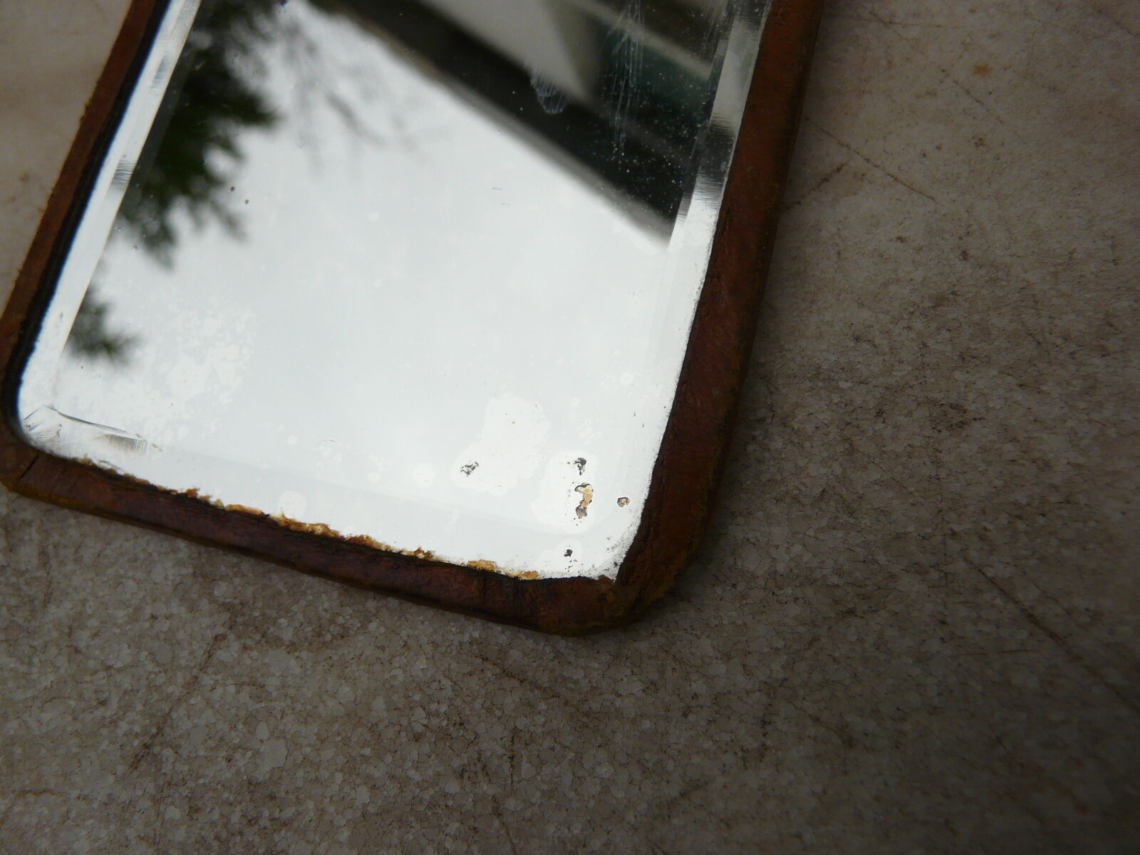 Ravissant miroir de barbier cuir verre biseauté 8x13cm