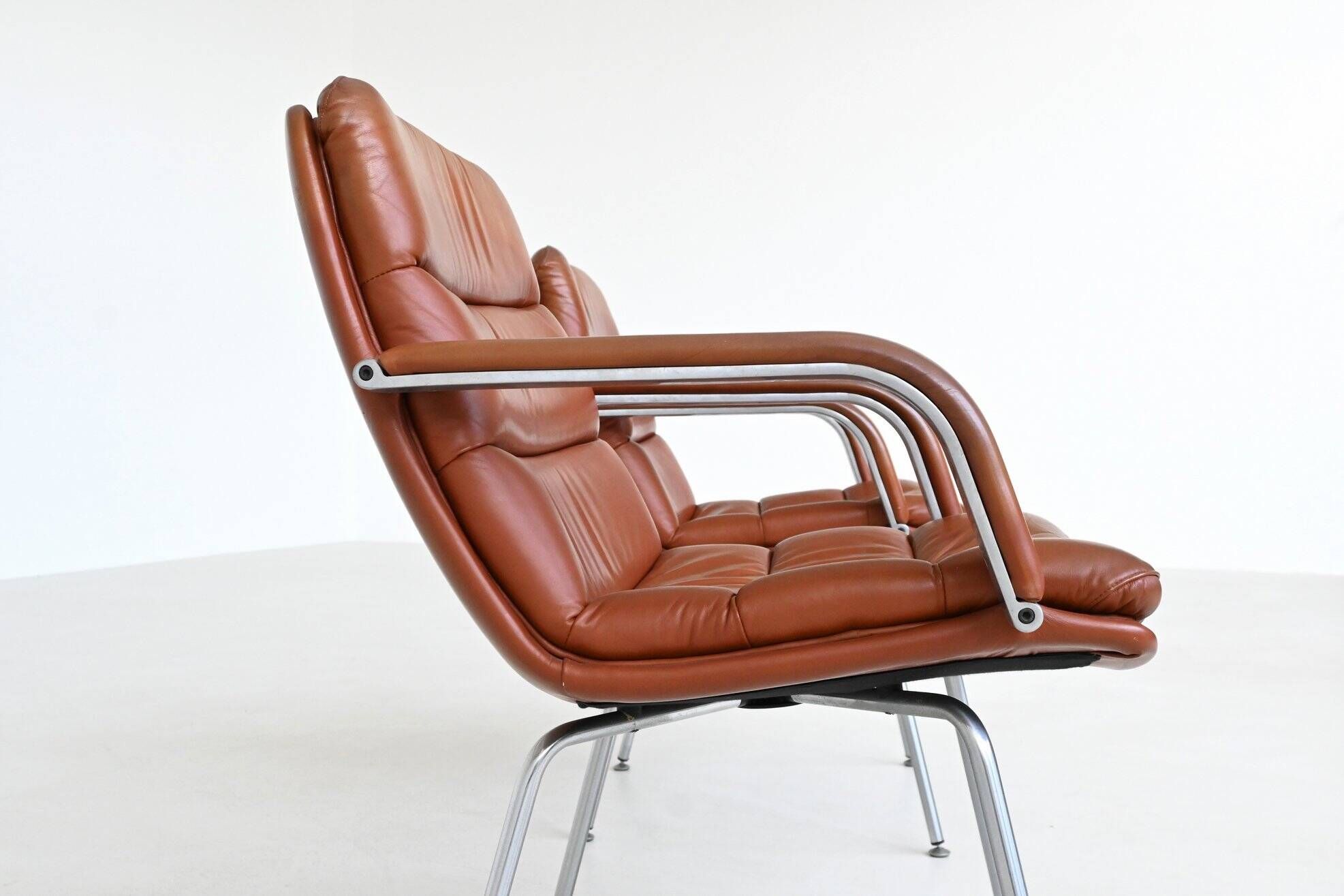 Geoffrey Harcourt pair of armchairs in leather Artifort The Netherlands 196