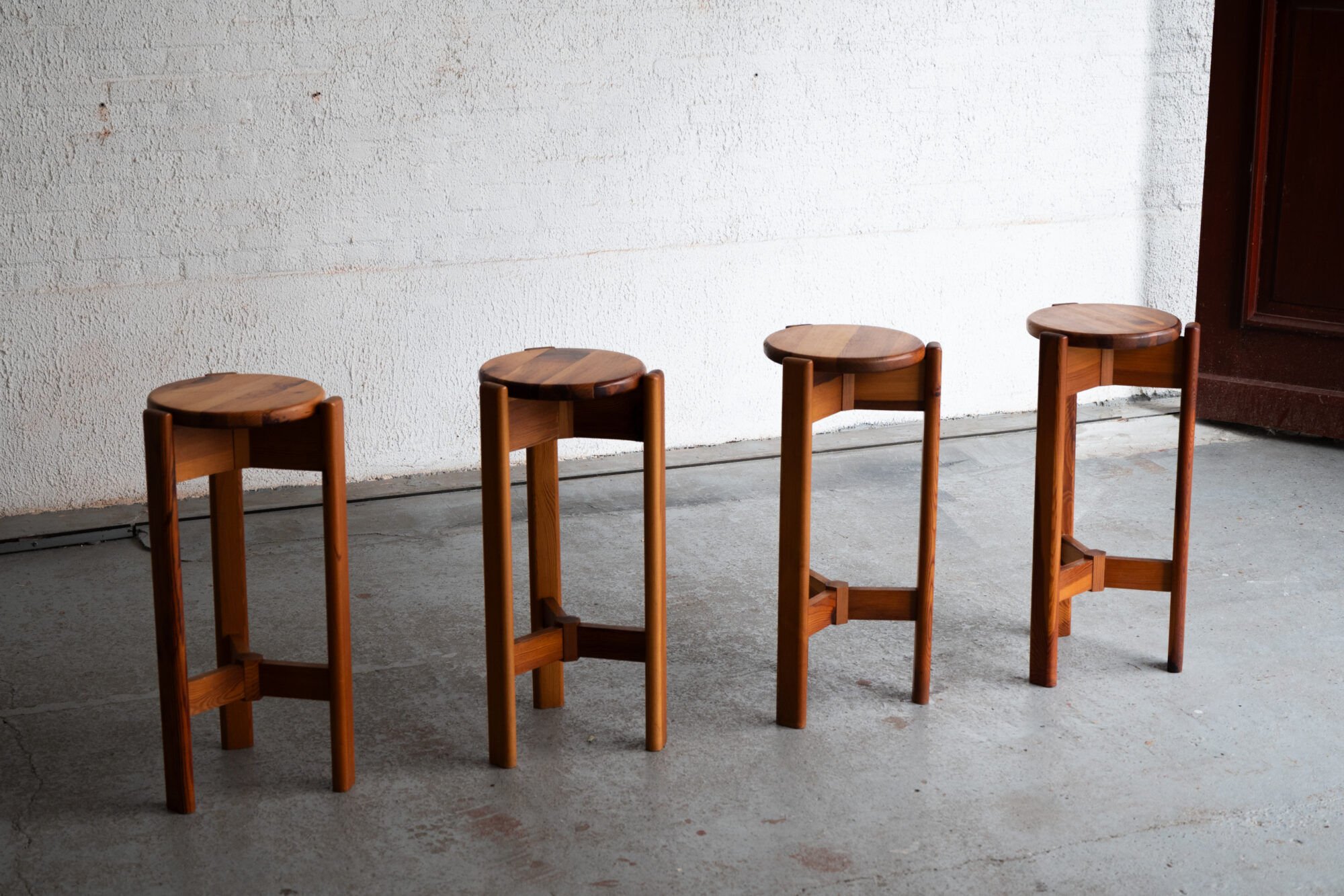 Ensemble de 4 tabourets de bar, design français, années 1970