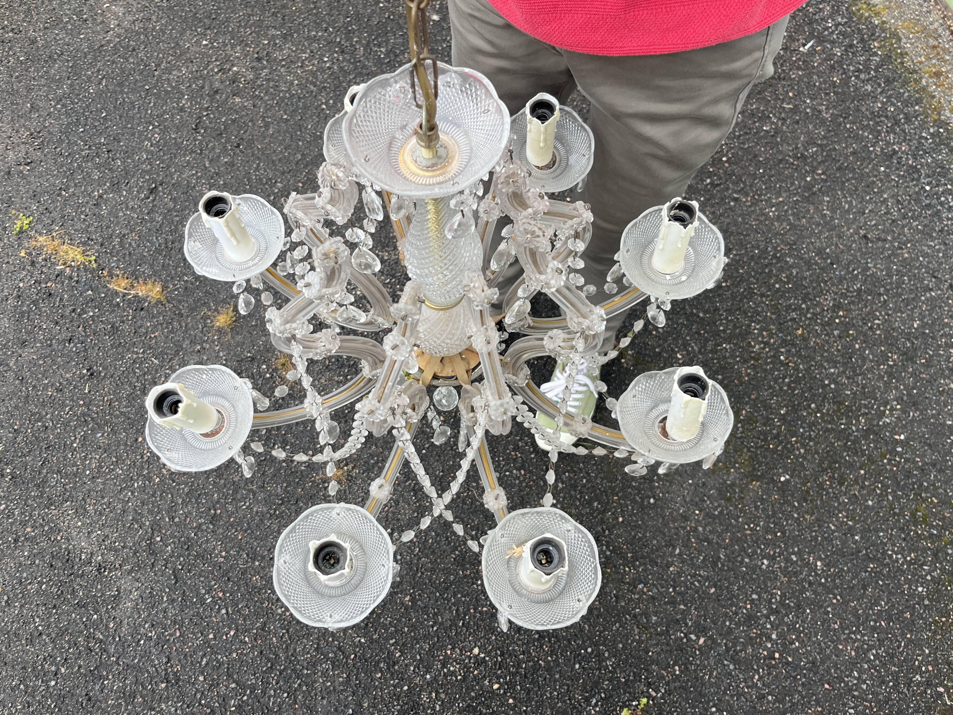 Antique crystal chandelier with 8 lights and drop pendants -