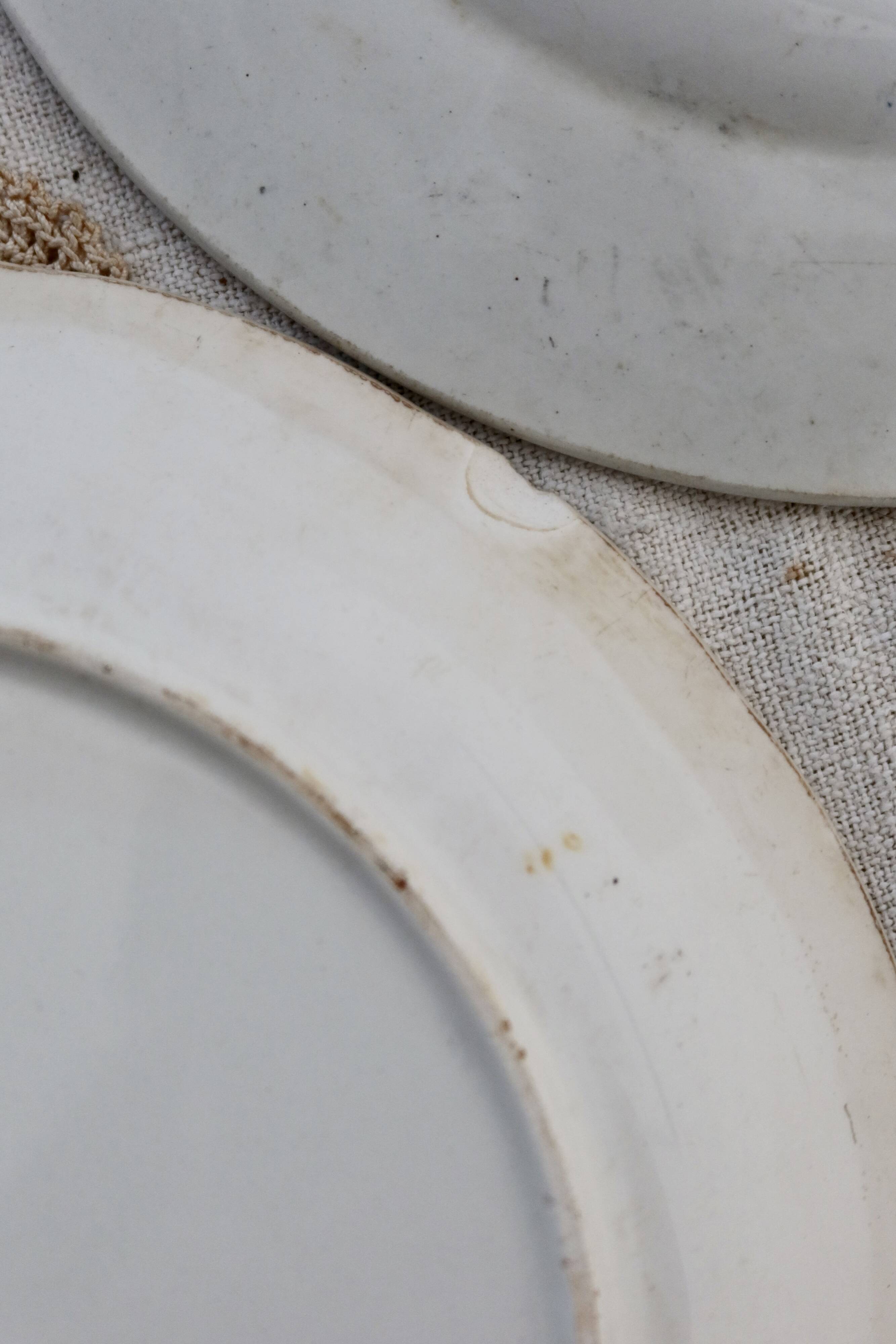 4 assiettes plates anciennes terre de fer faience bleue dépareillées