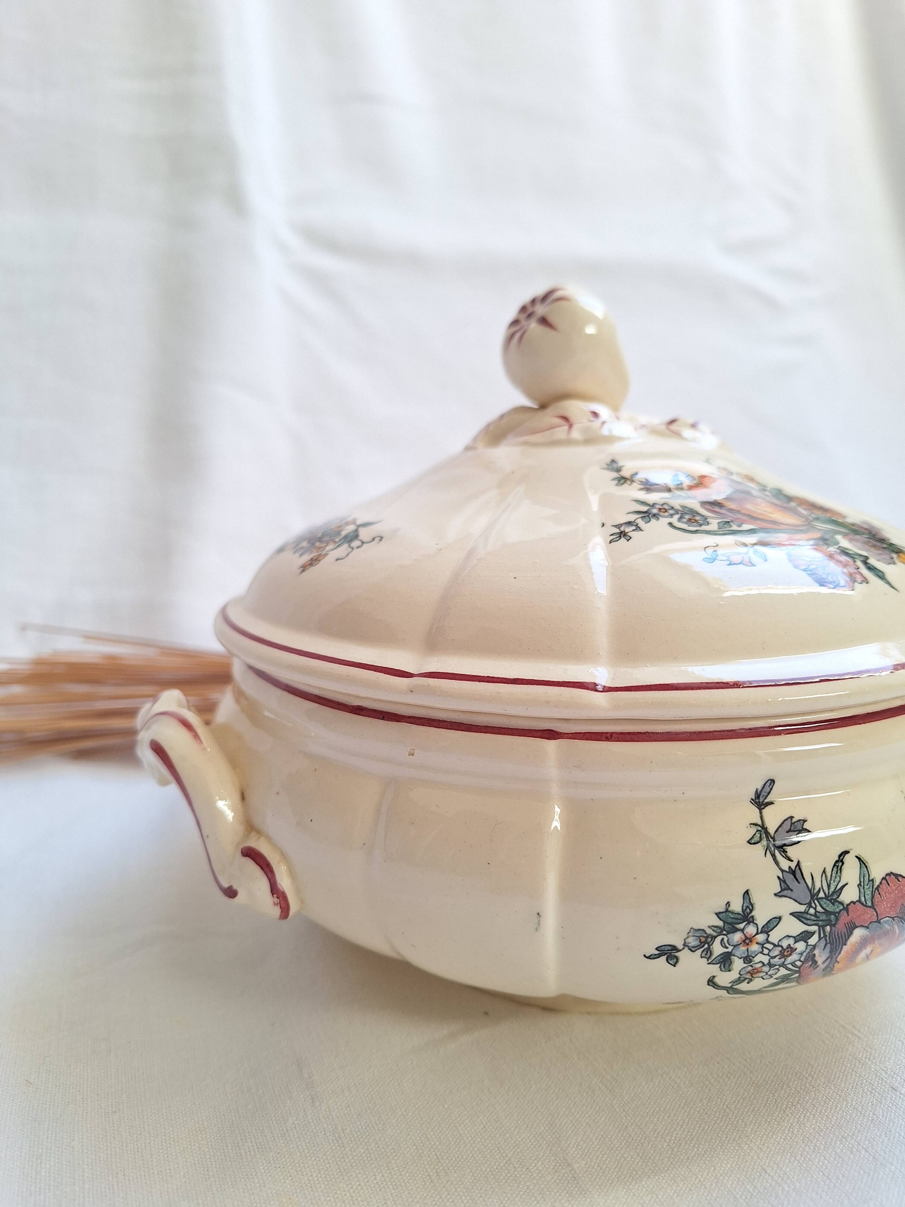 Soup tureen / Vegetable dish Digoin Sarreguemines Model Lorraine