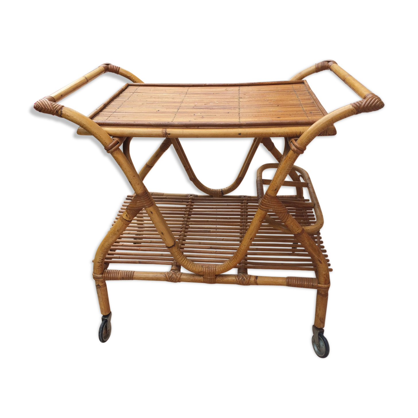 Rolling table in natural wicker of the 1970s