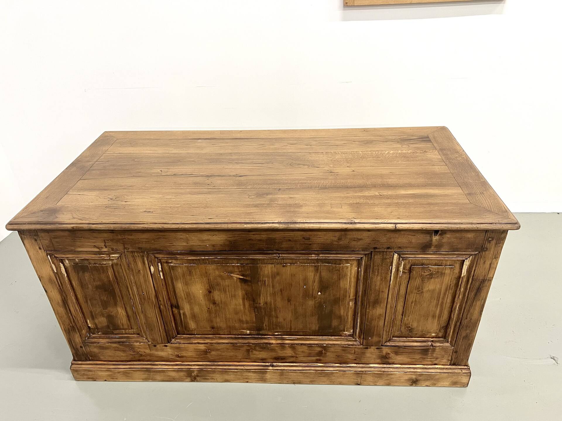 Comptoir de commerce des années 1900