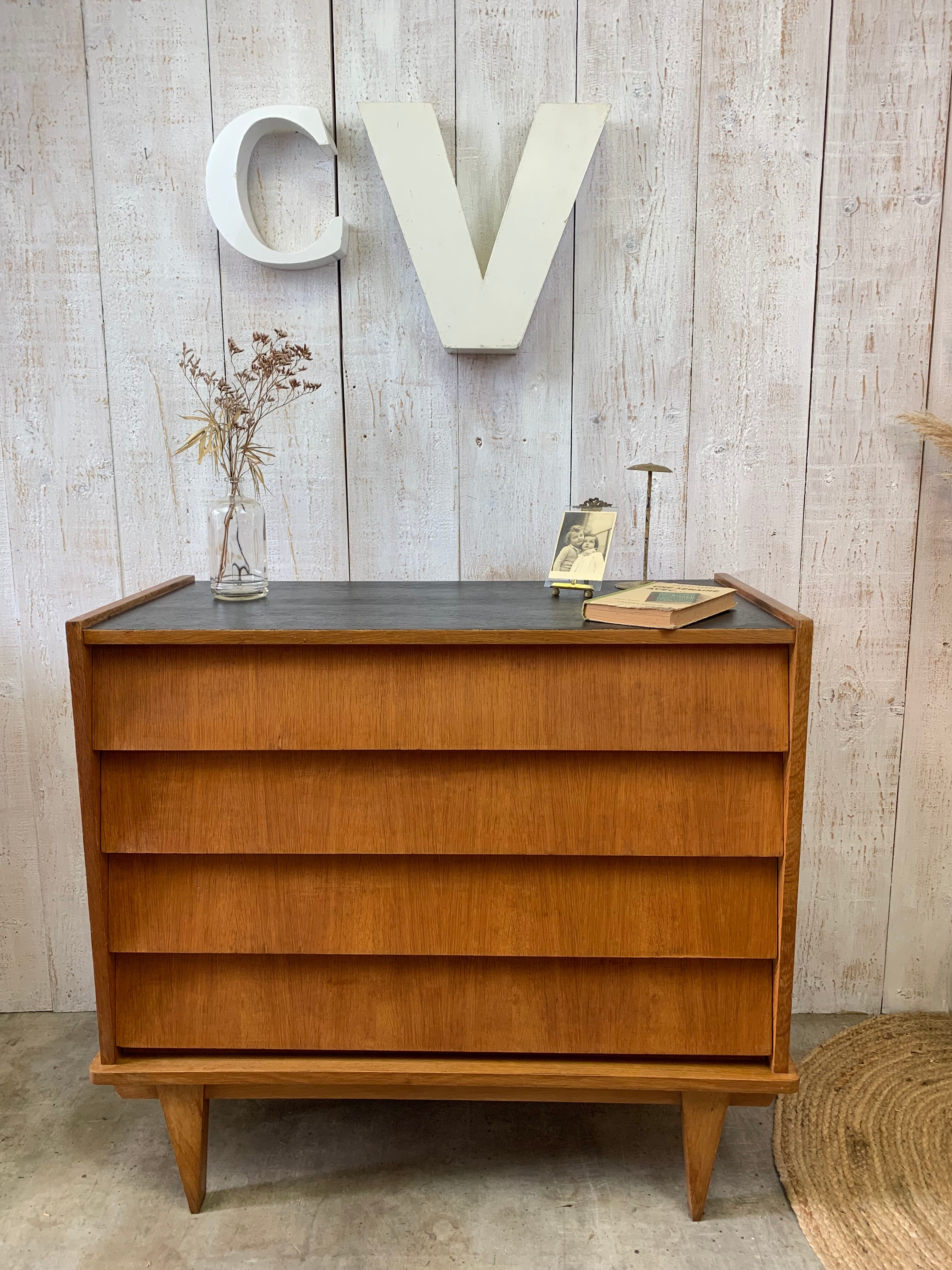 Commode à ailettes vintage