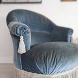 Blue velvet toad armchair with fringes