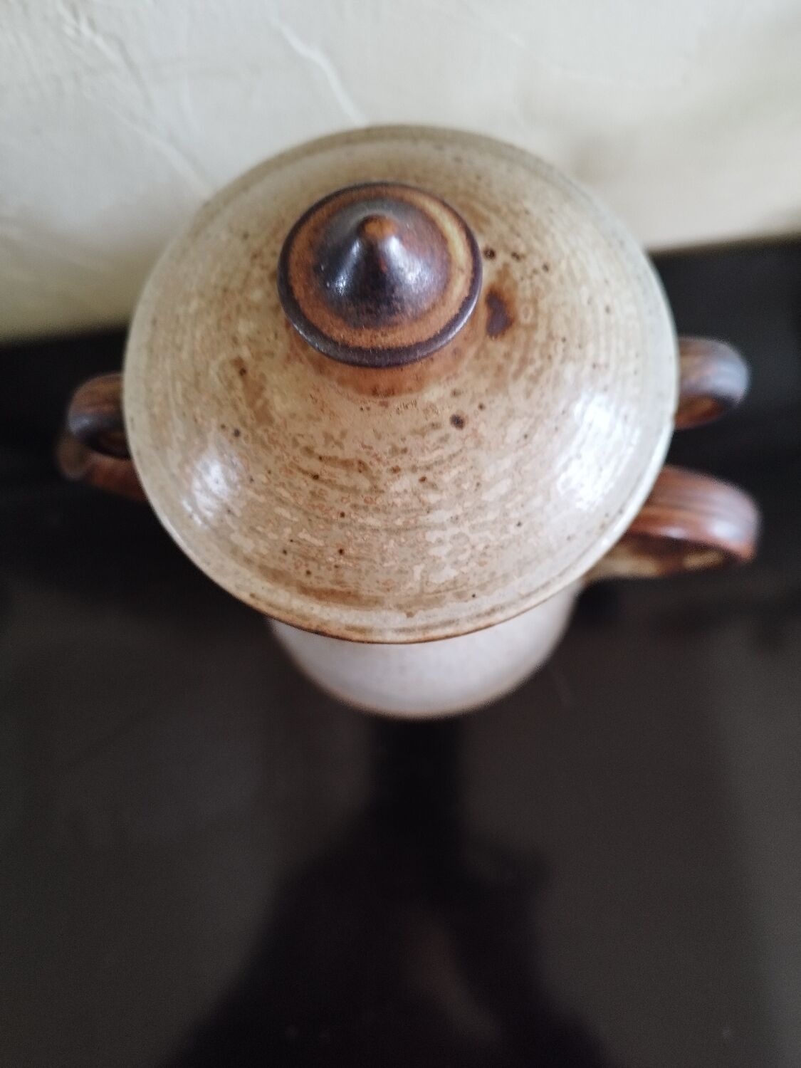 Stoneware coffee pot with filter