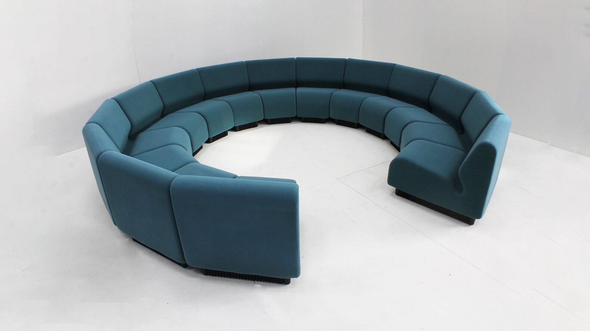 Vintage large modular round sofa by Don Chadwick for Herman Miller
