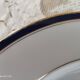 Lot 2 de 12 assiettes en porcelaine de Limoges liseré bleu nuit et doré