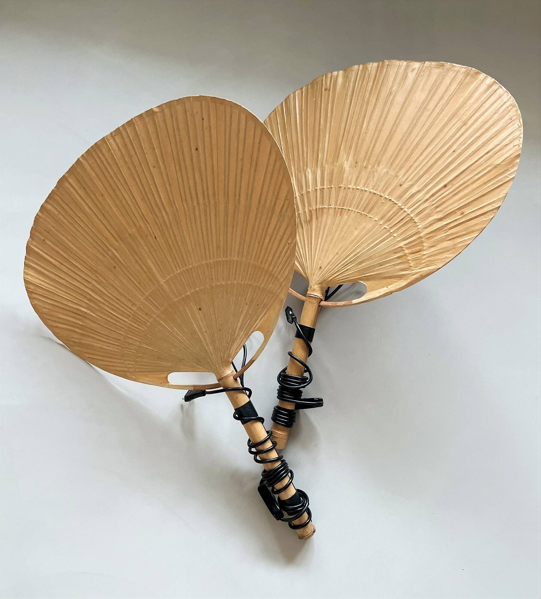 Paire de grandes appliques murales Uchiwa par Ingo Maurer, Allemagne, 1973