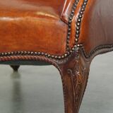 Fauteuil ancien en peau de mouton entièrement restauré