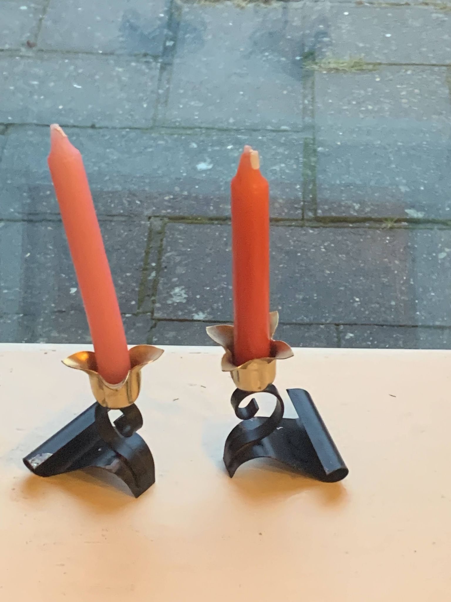 Set of two candlesticks, in the shape of flowers, tulips in black and gold metal, vintage