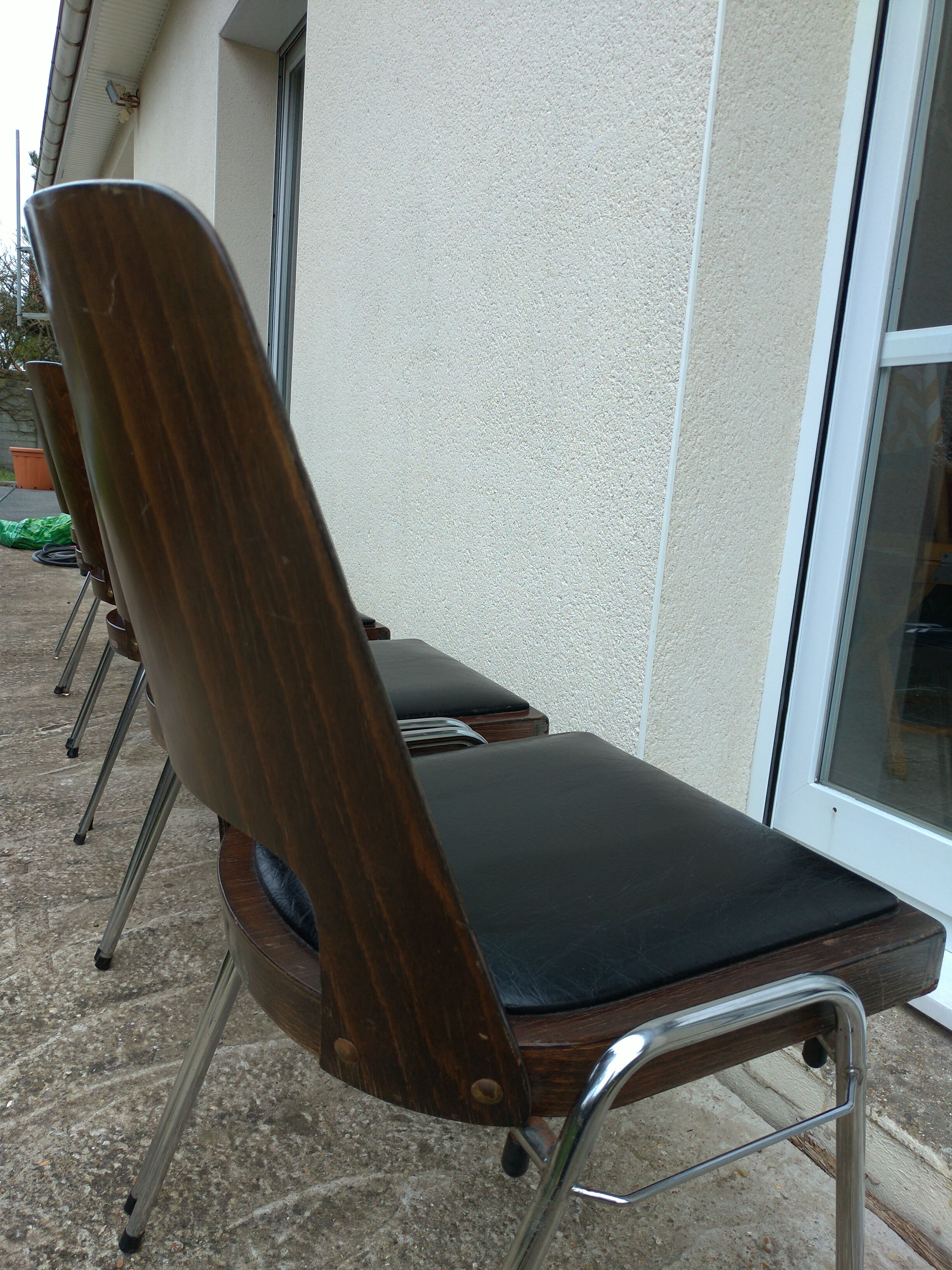 6 stackable Baumann chairs